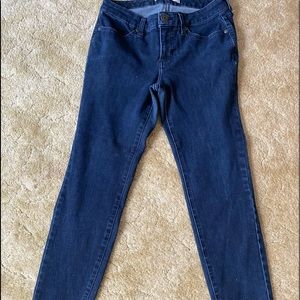 Dark blue women’s size 6; super skinny.  Lauren Conrad jeans